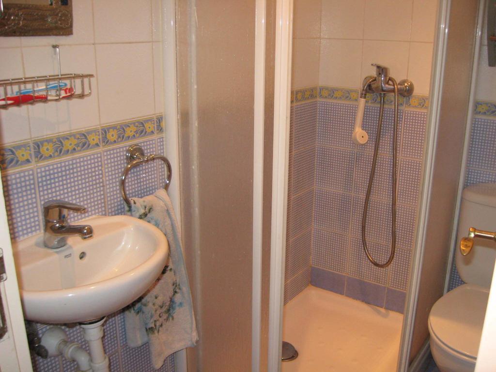 Kati Hostal *